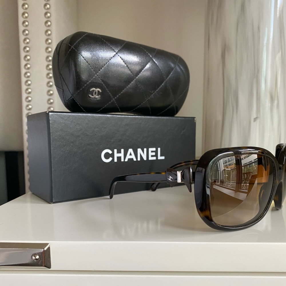 CHANEL Sunglasses with Bow Detail Authentic